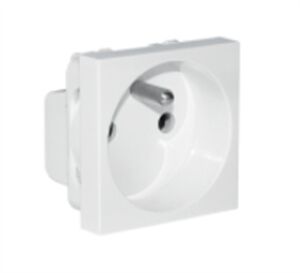 PRISE PC 2P+T DROITE BLANCHE ENCASTRABLE 45X45 - DCP1PCDBC003